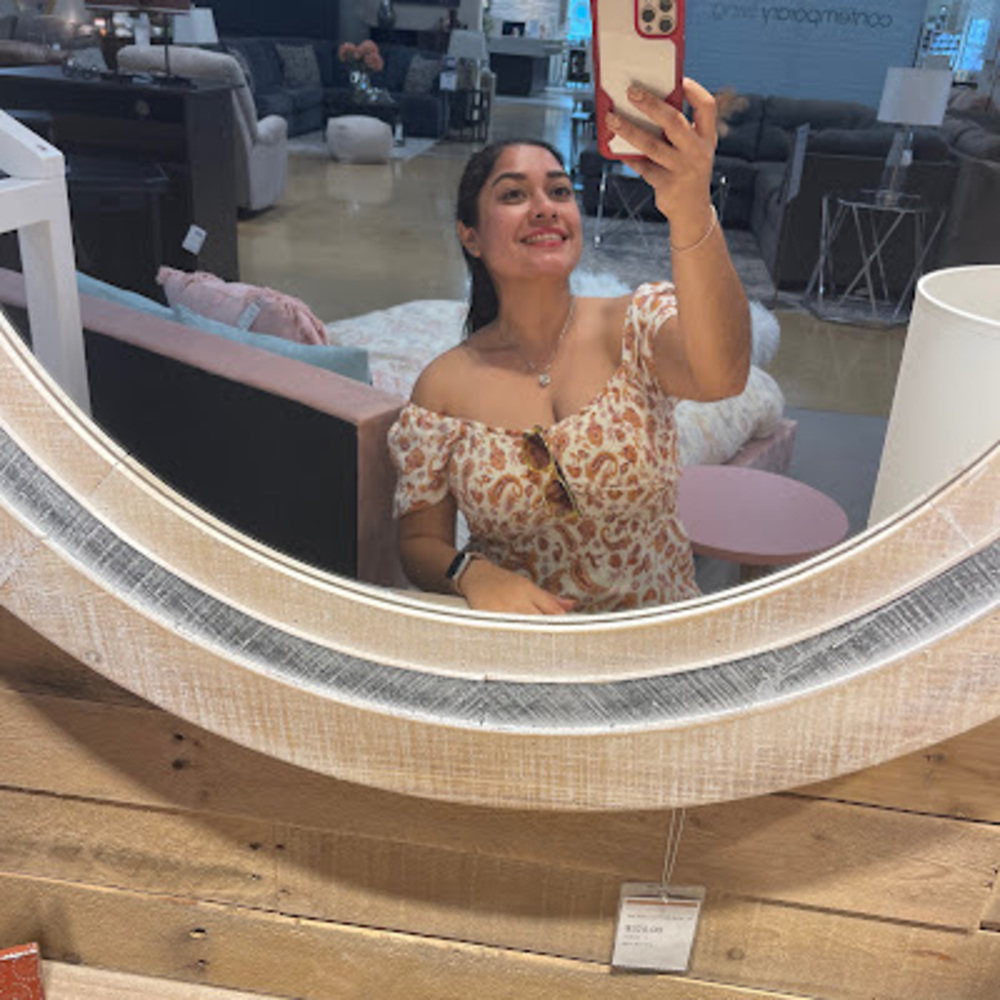 Meet your Posher, Sefania